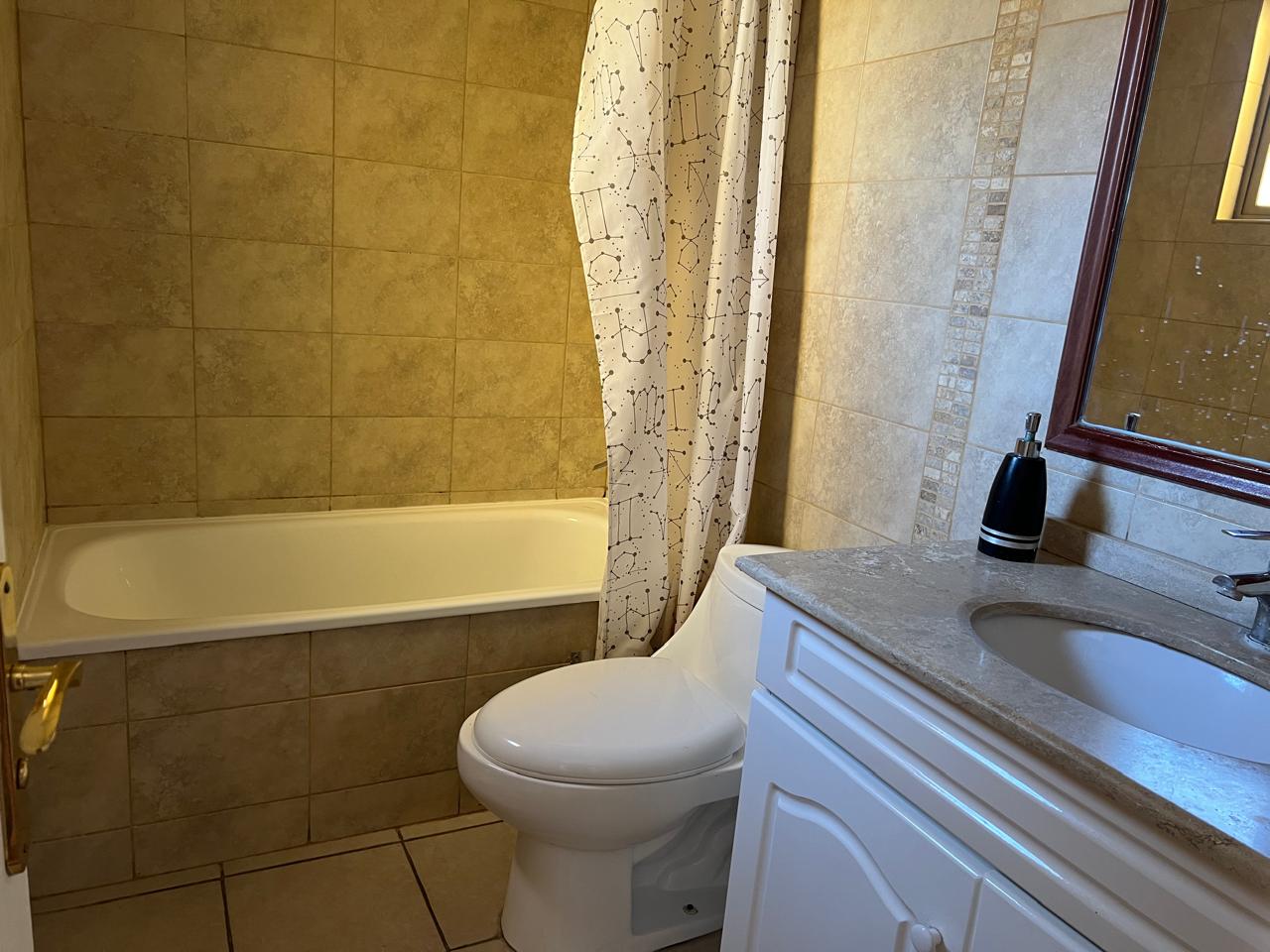 CONDOMINIO LAS ACACIAS - AMPLIA CASA.-